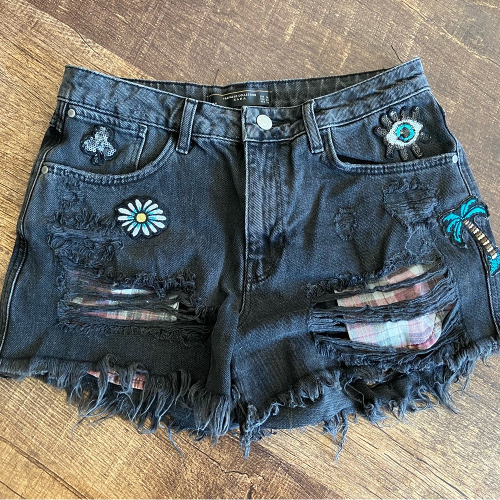 Zara Trafaluc Sequin Embroidered Patch Black Denim Shorts